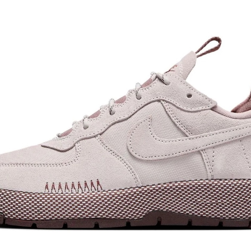 Nike Women's Sneakers in Light Pink and Burgundy